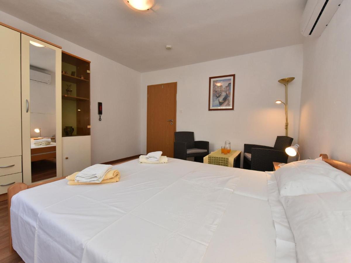 Traditional Apartment In Zadar With Garden Buitenkant foto